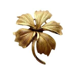 Vintage Crown Trifari Flower or Leaf Gold Tone Textured Brooch Pin